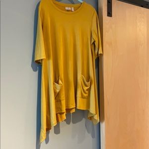 LOGO Sharkbite Hem Tee